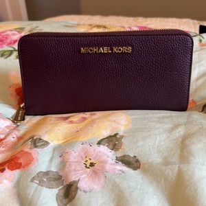 NWT Michael Kors Jet Set Za Continental Damson Leather Wallet Style: 38H7XTTZ7L